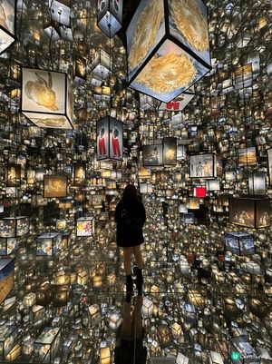 深圳的《再現大師》藝術展覽，內共有7個打卡位，包括：鏡面燈籠