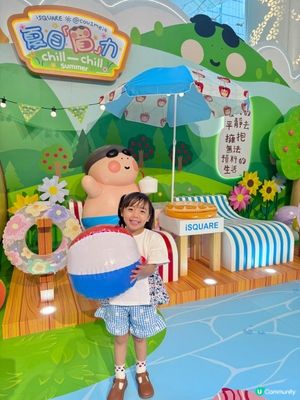 暑假｜香港商場打卡玩樂｜iSQUARE國際廣場 x「粗眉」盛夏呈獻｜首個6米高巨型3D立體吹氣「粗眉」