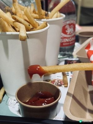 九龍城美食廣場人氣漢堡包🍔！