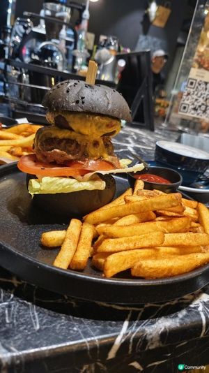 【 黑得出色碟碟清 の 旺角人氣Café Black Coffee】