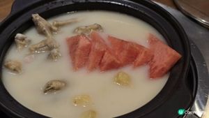 「火井火鍋」新推出超甜「西瓜爵士湯」湯底