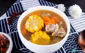 鴨脷洲煲湯首選 排骨玉米胡蘿蔔湯