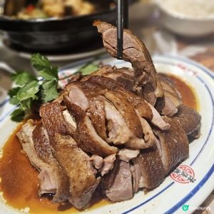 必食鹵水鵝與煲仔菜