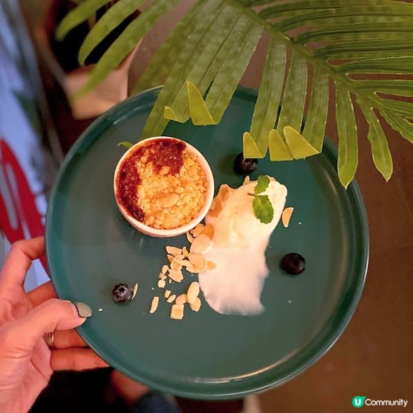 我們仨決定另覓甜處在一波三折下最終找到這間Elsa Cafe...