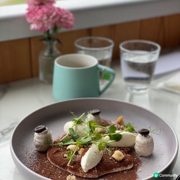 食開嘅Tiramisu都係一杯杯，又或者有器皿整到成形，不過...