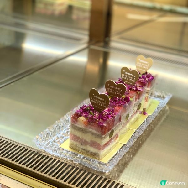 招牌草莓西瓜蛋糕@𝐁𝐥𝐚𝐜𝐤 𝐒𝐭𝐚𝐫 𝐏𝐚𝐬𝐭𝐫𝐲🍉
...