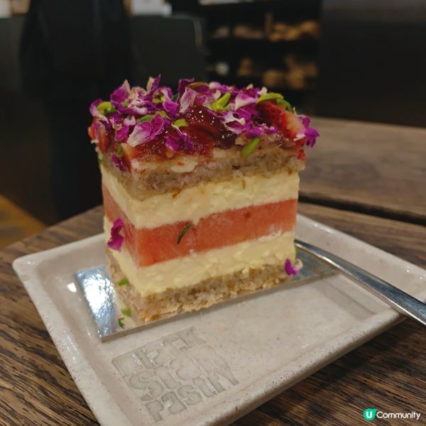 招牌草莓西瓜蛋糕@𝐁𝐥𝐚𝐜𝐤 𝐒𝐭𝐚𝐫 𝐏𝐚𝐬𝐭𝐫𝐲🍉
...