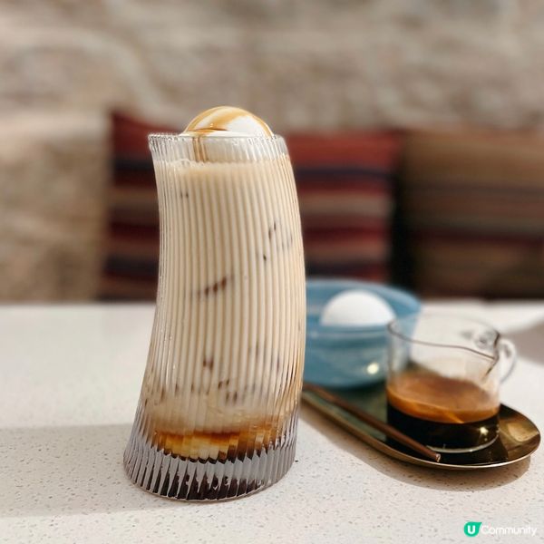 週末黎到九龍城呢間前身為舊式五金舖演變為嘅cafe～🤩 ca...