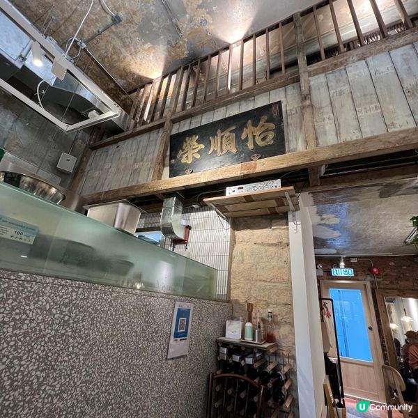 週末黎到九龍城呢間前身為舊式五金舖演變為嘅cafe～🤩 ca...