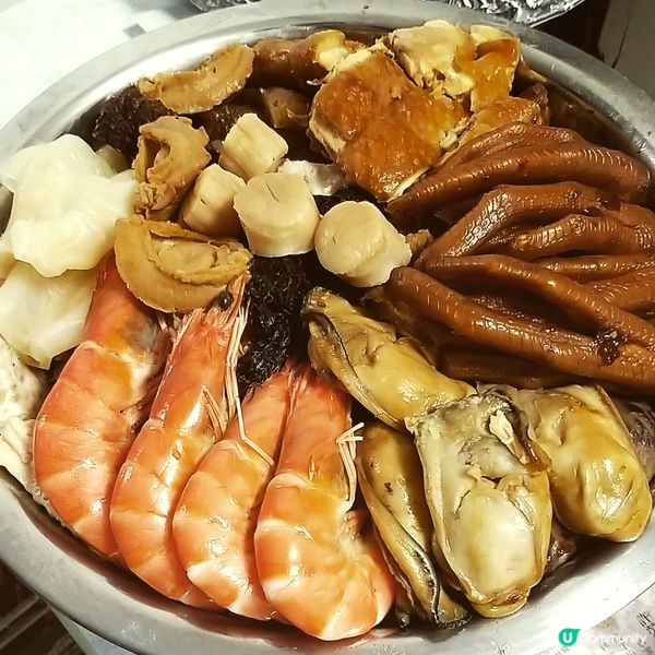 盆菜算係新年嘅方便外賣之選，今次買左呢個夏麵館嘅4位用18品...