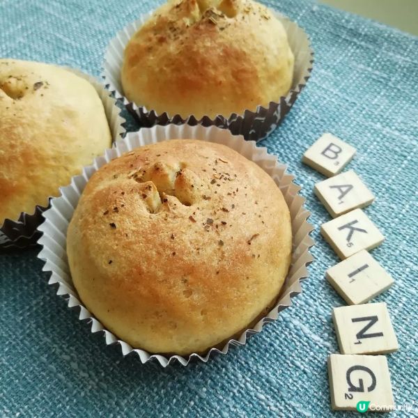 早安星期五！來個脹卜卜的吞拿魚麥麩包填飽肚子再工作~