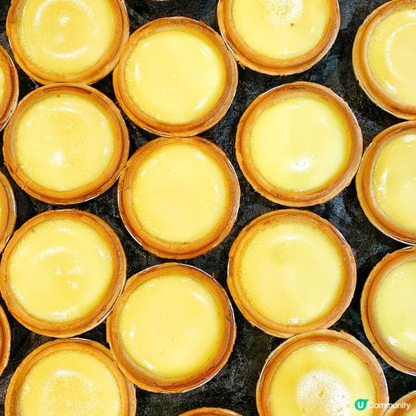 每天熱騰騰新鮮出爐，使用曲奇餅皮製作美味蛋撻，這在石塘嘴街市...