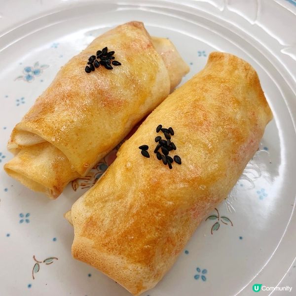 用春卷皮包住蟹柳絲，用焗爐焗到金黃香脆，無用油炸咁熱氣及油膩...