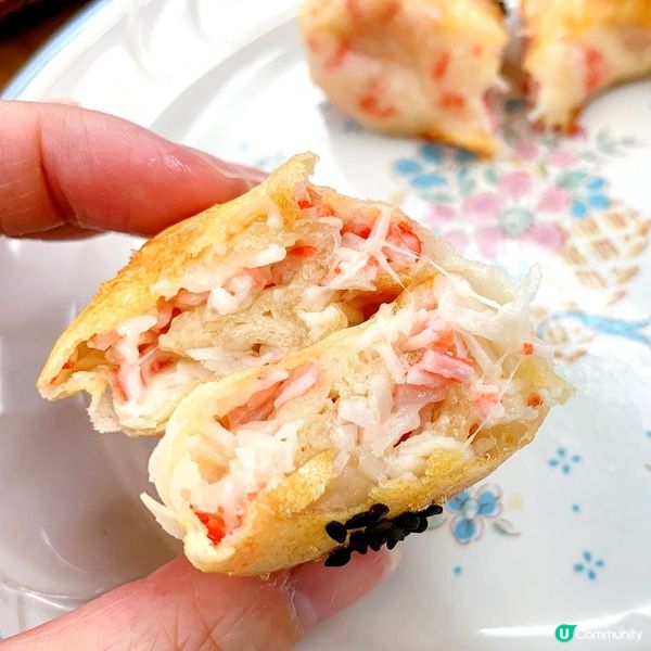 用春卷皮包住蟹柳絲，用焗爐焗到金黃香脆，無用油炸咁熱氣及油膩...