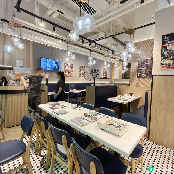 銅鑼灣登龍街真係特別多野食🤩🤩 今次黎到呢間洛奇冰室，餐廳日...