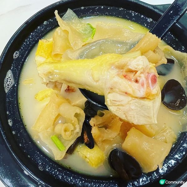 高質住家菜！必點濃湯花膠雞煲😋
