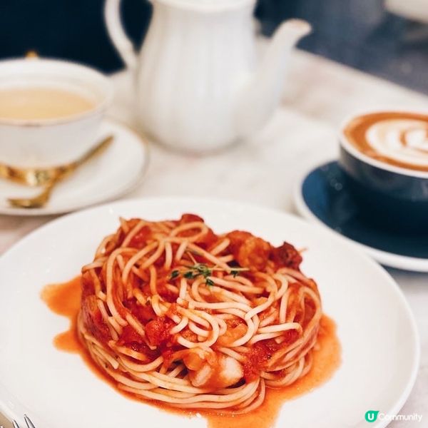 在紛擾囂塵的商業市區中，來一個希臘乳酪芝士下午茶，享受一段釋...