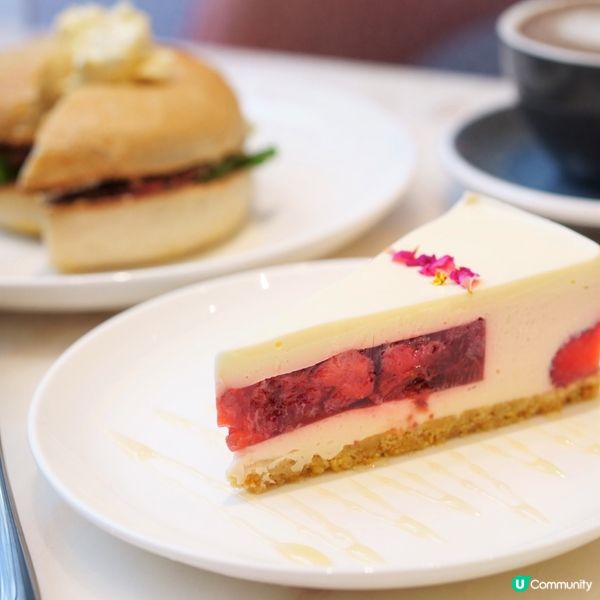 今日去左中環就順便睇下有咩好野食～發現呢間新開嘅餐廳Lana...