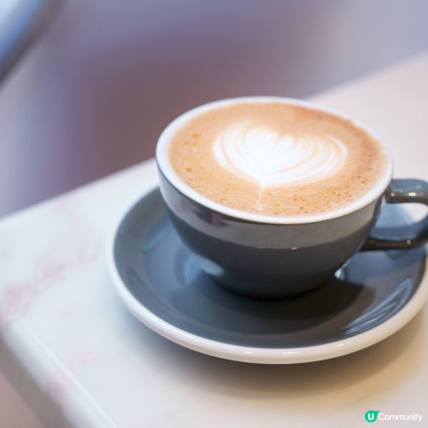 今日去左中環就順便睇下有咩好野食～發現呢間新開嘅餐廳Lana...