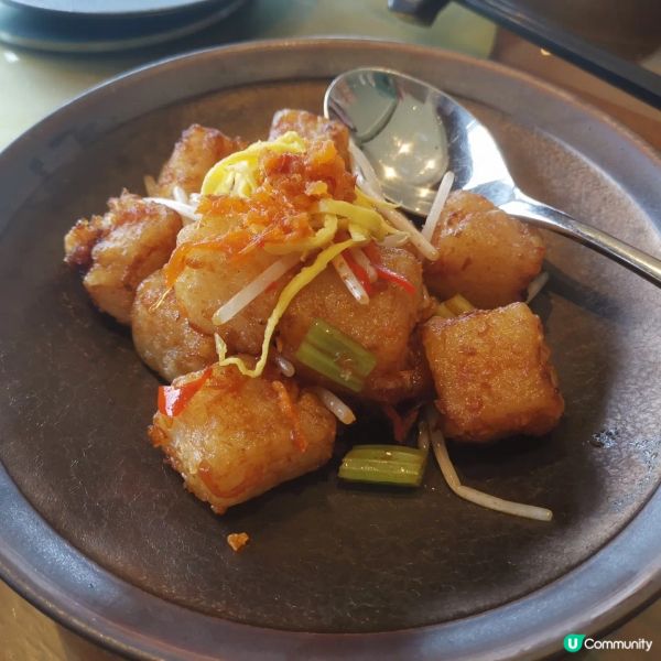 食物好味！賣相又靚！推介紅米炸蝦腸同梨形咸水角！