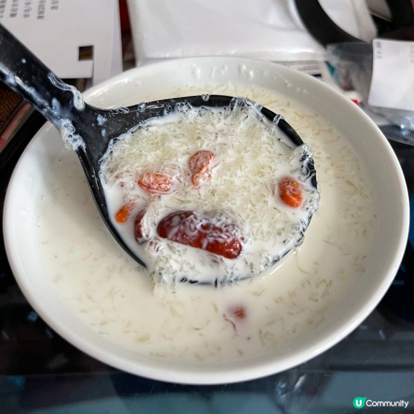 牛奶紅棗杞子冰糖燕窩😋