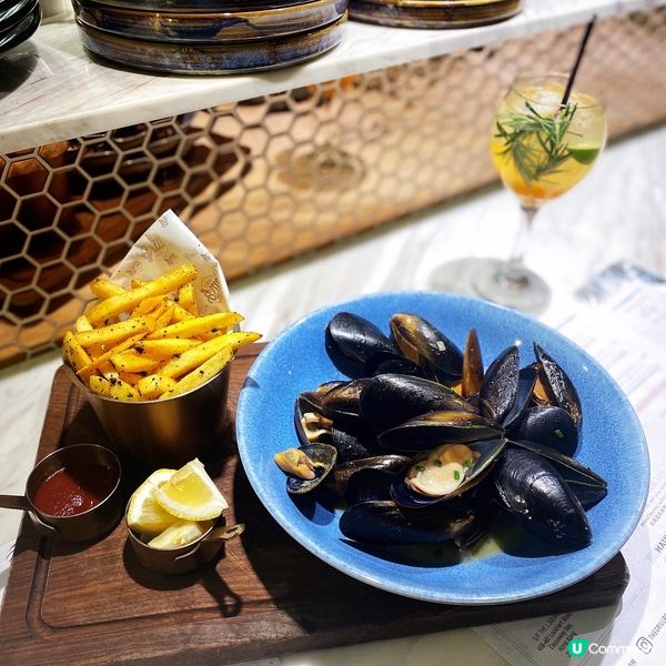 ᴛʜᴇ ɢʀɪʟʟ ʀᴏᴏᴍ係一間出色嘅sᴛᴇᴀᴋ ʜᴏᴜs...