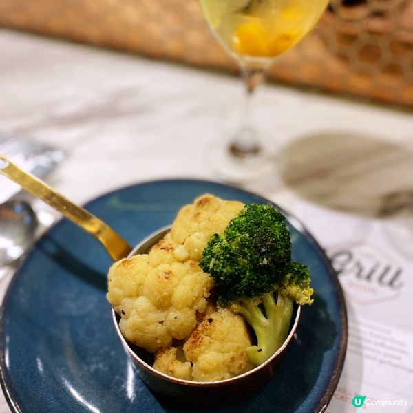 ᴛʜᴇ ɢʀɪʟʟ ʀᴏᴏᴍ係一間出色嘅sᴛᴇᴀᴋ ʜᴏᴜs...