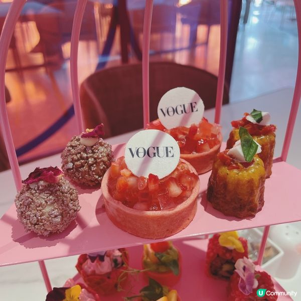 素食下午茶，香港少有的全素下午餐，餐廳全都以粉紅少女系列裝修...