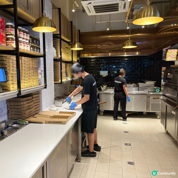 呢間既手工酸種pizza好好味😋😋