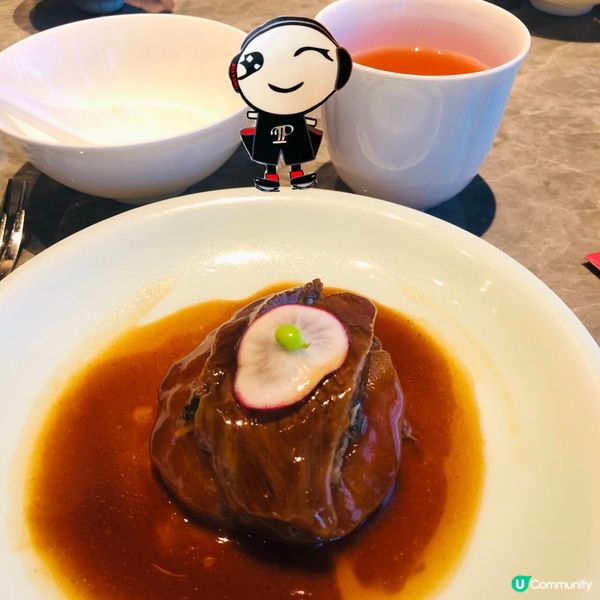 一間氣派不凡新派中菜食府「唐述」，寓意繁華昌盛的唐朝，集感官...