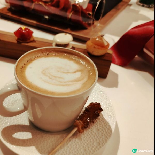 疫情前在大阪梅田餐廳一頓晚餐後，以一杯cappuccino作...