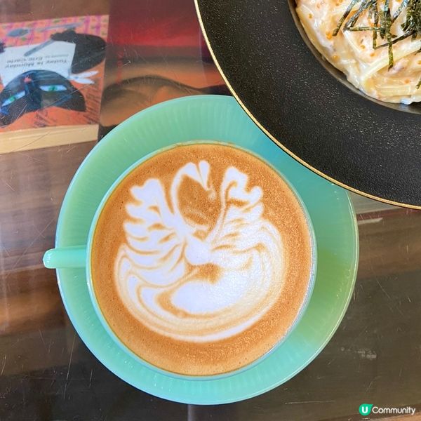 人氣打卡咖啡店，預先訂枱好多了，可惜價格偏貴。熱Latte味...
