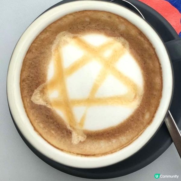 焦糖、奶泡、咖啡未拌勻時飲層次分明，拌勻後身順滑，一杯好咖啡...