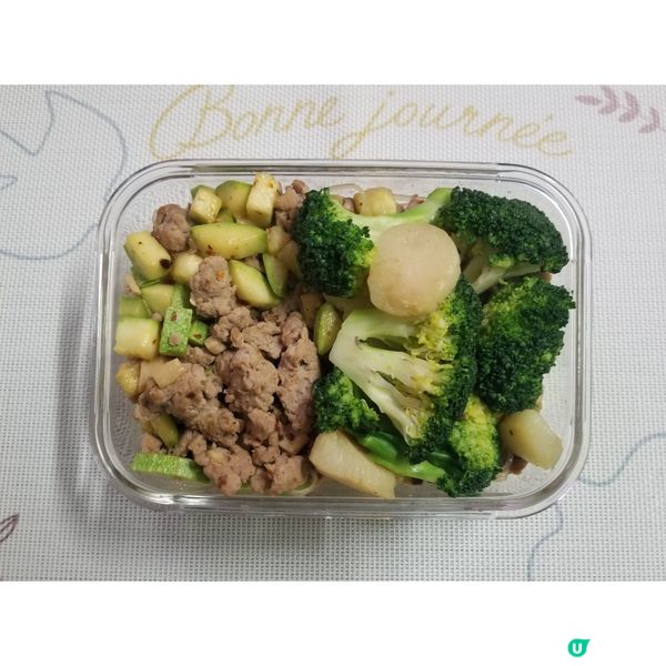 午餐 :  肉碎炒翠玉瓜粒 西蘭花炒帶子 ( 辣炒 粉絲底)