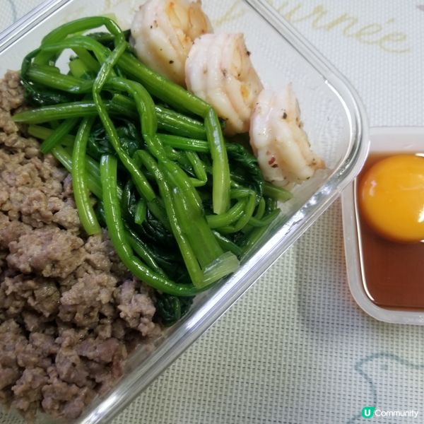 午餐 : 韓國牛肉拌糙米飯 醬油漬生蛋黃