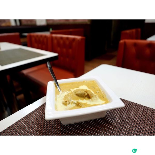 重慶大廈可說是香港的多元共融文化地標🏬，不同種族膚色的人到此...