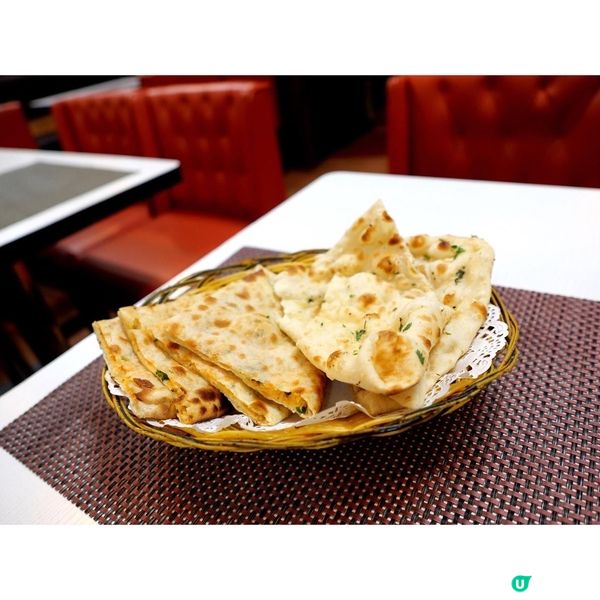 重慶大廈可說是香港的多元共融文化地標🏬，不同種族膚色的人到此...