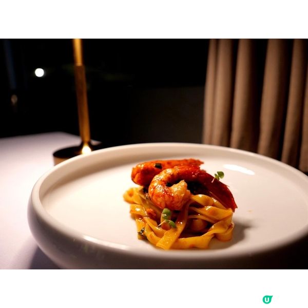 位於都爹利街的盡頭，有四盞香港僅存的1880年代煤氣街燈，作...