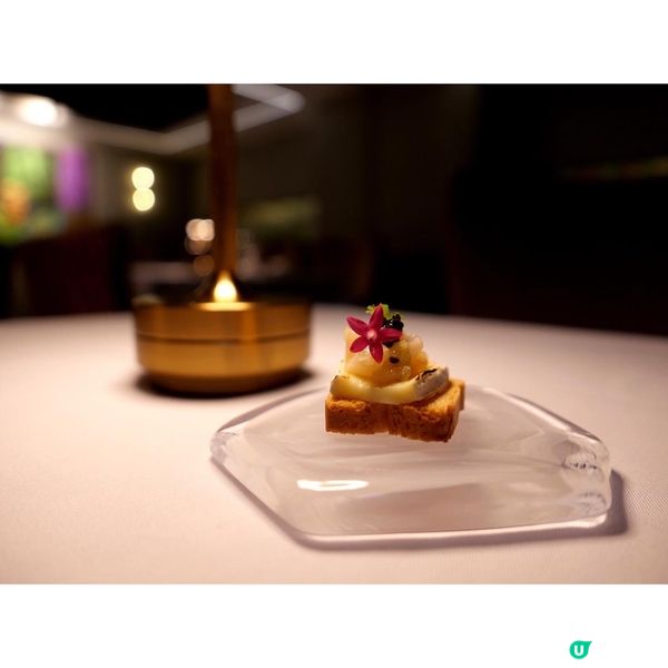 位於都爹利街的盡頭，有四盞香港僅存的1880年代煤氣街燈，作...