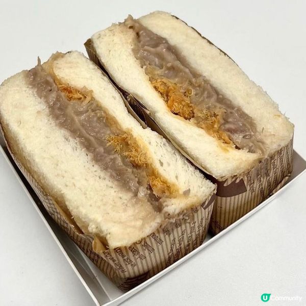 地鐵站一出右手邊路口小店