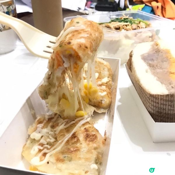 地鐵站一出右手邊路口小店