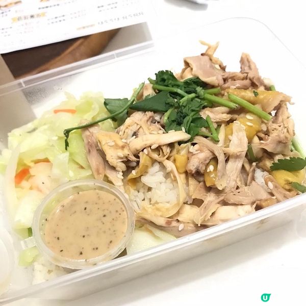 地鐵站一出右手邊路口小店