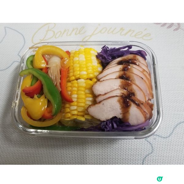 午餐 :  三色椒炒芋絲 蒸粟米 紫椰菜底配雞胸肉