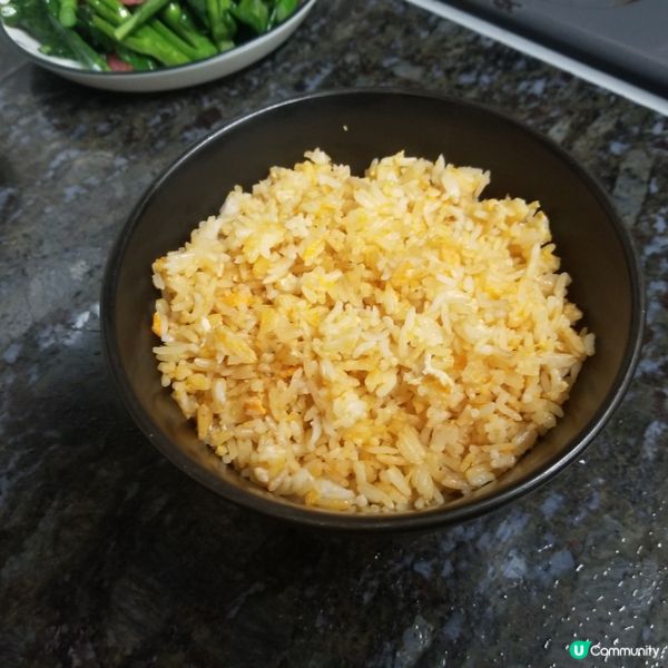 晚餐 : 臘腸炒芥蘭苗  炸乳鴿 無花果霸王花豬骨湯 蛋炒飯