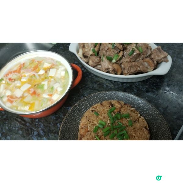 晚餐 : 香菇蒸排骨  蟹黃豆腐紹菜煲 生炒糯米飯