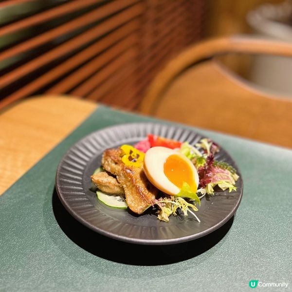 今次同朋友黎到觀塘呢間樓上cafe☕️ — @relishc...