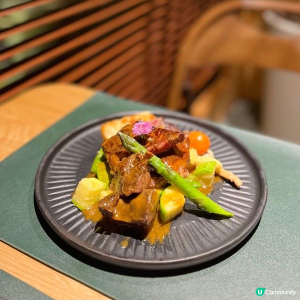 今次同朋友黎到觀塘呢間樓上cafe☕️ — @relishc...