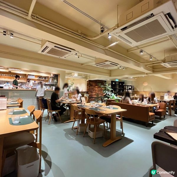 今次同朋友黎到觀塘呢間樓上cafe☕️ — @relishc...