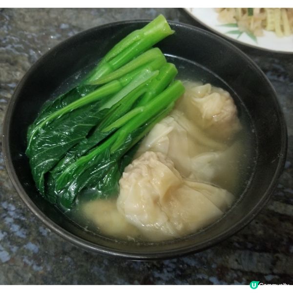 晚餐 : 鹽焗手撕雞拌青瓜海浙  鮮蝦小雲吞