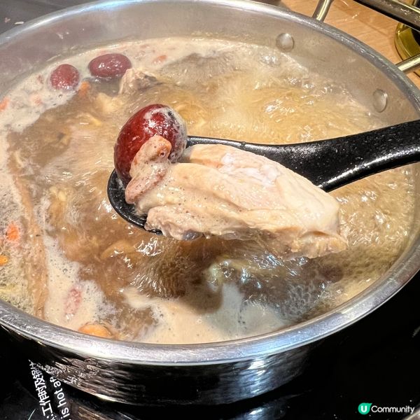 今日朋友帶我去食好野😌呢間《黑樺牛》和牛火鍋放題，聽聞可以任...